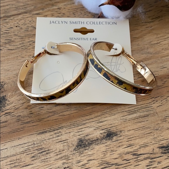 Leopard/Gold hoop earrings Jaclyn Smith Collection - Picture 2 of 3